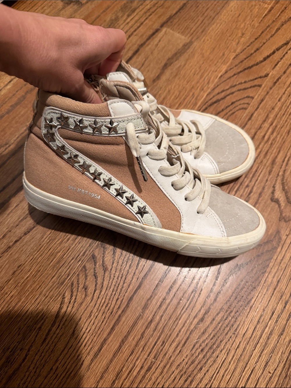 Vintage Havana Beige High-Top Sneakers with Star Accent Sz 7